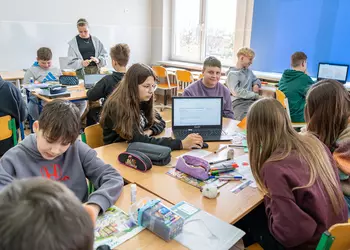 Uczniowie klasy 7 przygotowują broszurę informacyjną o zdrowiu