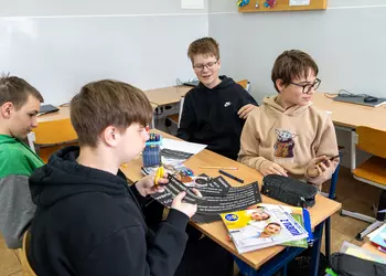 Uczniowie klasy 8a przygotowują broszurę informacyjną o zdrowiu