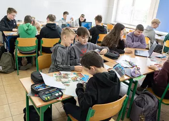 Uczniowie przygotowują broszurę informacyjną o zdrowiu