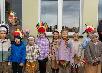 Przedszkolaki śpiewają piosenkę