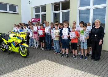 Uczniowie klas 4 i 5 z certyfikatami