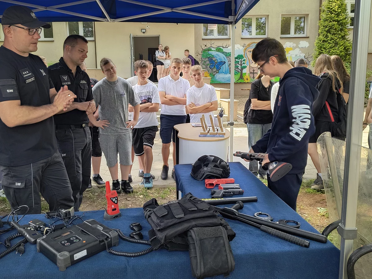 Klasa 7a na Dniu Bezpieczeństwa w Nietążkowie