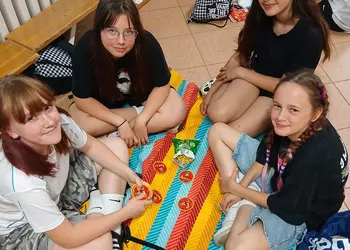 Dziewczęta podczas gier integracyjnych