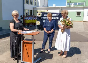 Dyrekcja dziękuje pani Ani za lata pracy