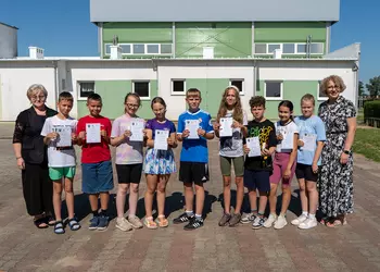 Uczniowie klasy 4 nagrodzeni za udział w licznych konkursach i zawodach sportowych