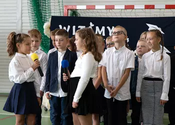 Występ drugoklasistów podczas uroczystości