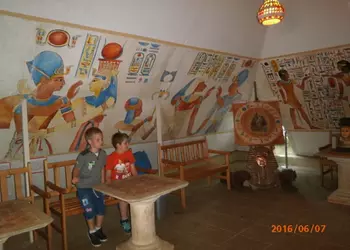 Zwiedzanie ekspozycji związanej z Egiptem