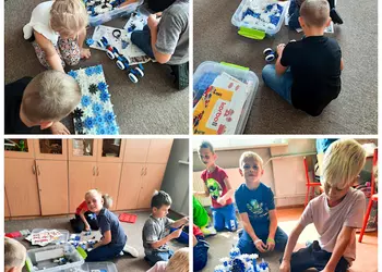 Uczniowie klasy 1 podczas budowy miasteczka drogowego