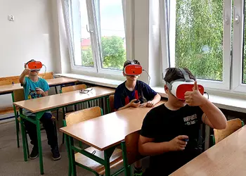 Czwartoklasiści podczas wirtualnego spływu kajakowego